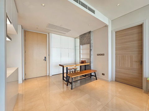 LTHC13935 – Condo for Rent | Sindhorn Residence | 111 sqm | 2 Beds 2 Baths | Near BTS Chidlom | 150K/Month | คอนโดให้เช่า สินธร เรสซิเดนซ์