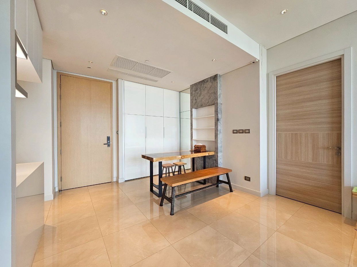 รูป LTHC13935 – Condo for Rent | Sindhorn Residence | 111 sqm | 2 Beds 2 Baths | Near BTS Chidlom | 150K/Month | คอนโดให้เช่า สินธร เรสซิเดนซ์ - รูปที่ 1/10