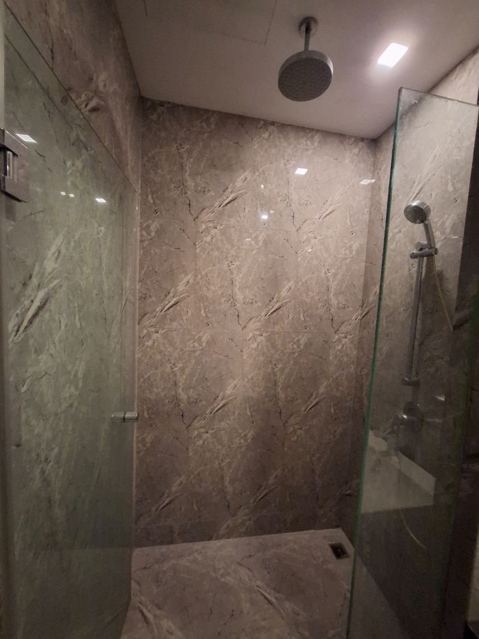 picture Hotel-Style Luxury: City View & Valuables Display Drawer in Asoke - 13/20