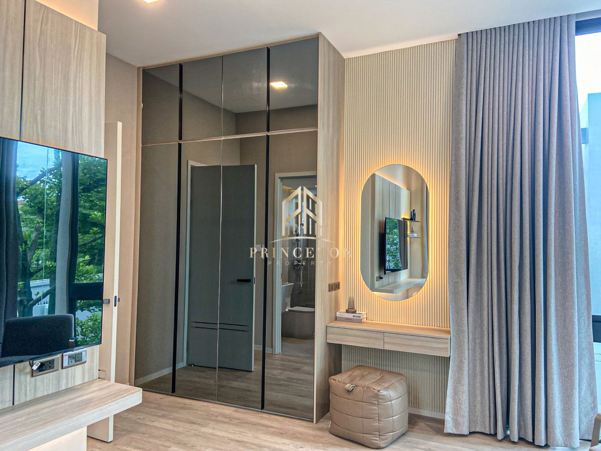 รูป ขายด่วนพร้อมผู้เช่าบ้านหรู วีเว่ กรุงเทพกรีฑา ติดโรงเรียน Wellington 4 ห้องนอน แปลงมุม  - รูปที่ 27/47