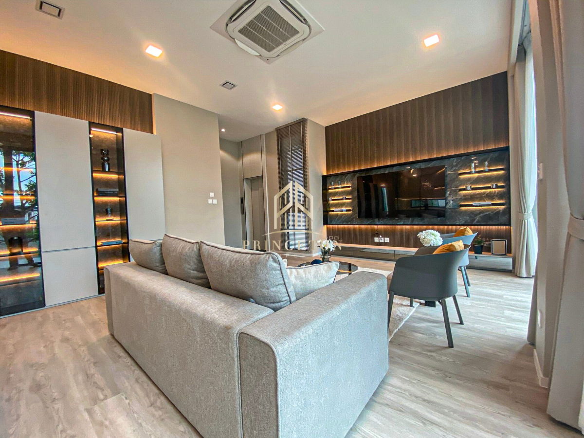 รูป ขายด่วนพร้อมผู้เช่าบ้านหรู วีเว่ กรุงเทพกรีฑา ติดโรงเรียน Wellington 4 ห้องนอน แปลงมุม  - รูปที่ 6/47