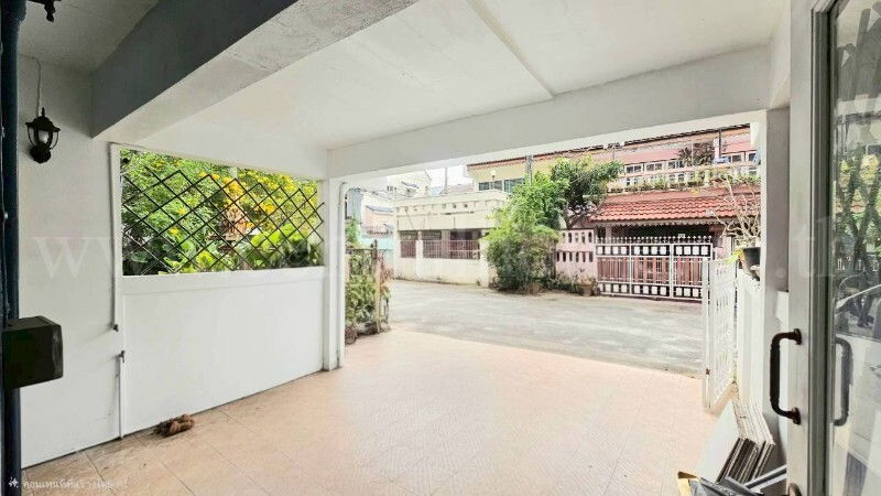 รูป ให้เช่า ทาวน์เฮ้าส์ 3 ชั้น ซอย พิบูลสงคราม 22 ใกล้ MRT แยกติวานนท์ รีโนเวทใหม่พร้อมอยู่ - รูปที่ 2/19