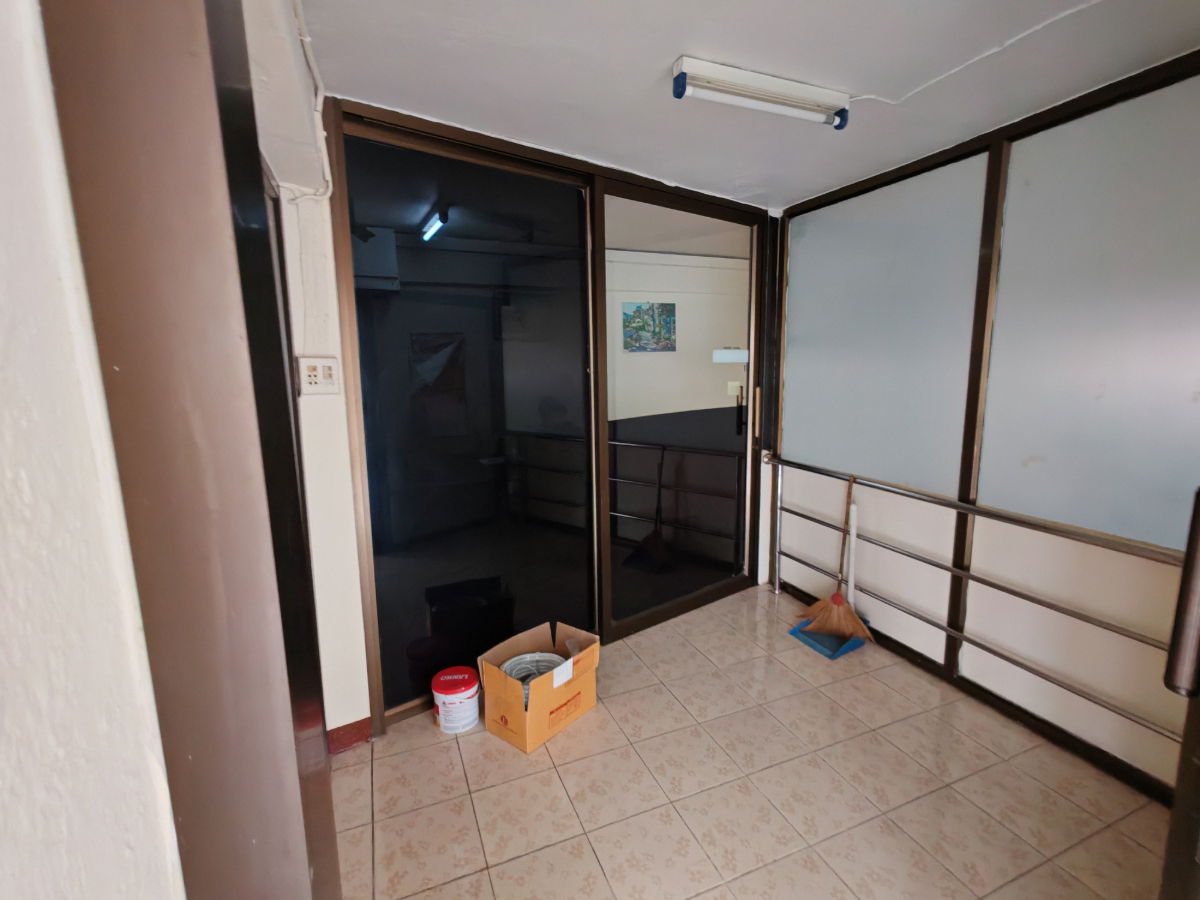 รูป ทำเลดี ติดถนนใหญ่ หน้ากว้าง ตึกแถว อรุณอัมรินทร์  - รูปที่ 11/12