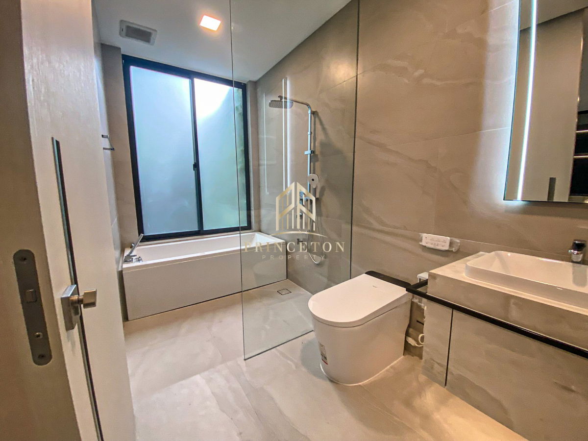 รูป ขายด่วนพร้อมผู้เช่าบ้านหรู วีเว่ กรุงเทพกรีฑา ติดโรงเรียน Wellington 4 ห้องนอน แปลงมุม  - รูปที่ 44/47