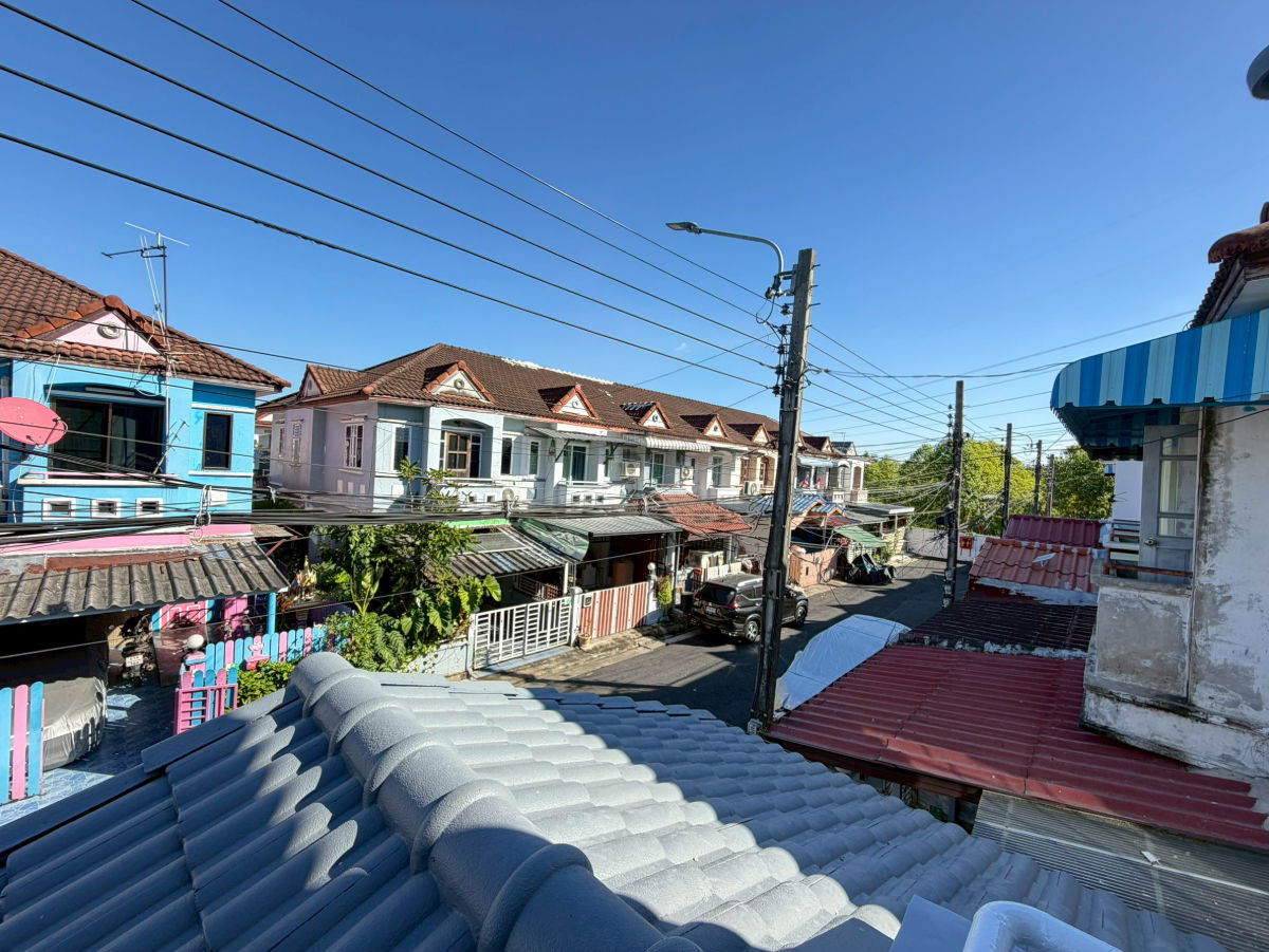 รูป ทาวน์เฮ้าส์ รีโนเวทใหม่ ทำเลดี หมู่บ้าน เคซี.รามอินทรา 4  ซ.หทัยราษฎร์ 39 ถ.หทัยราษฎร์ คลองสามวา  แถมเฟอร์นิเจอร์ พร้อมอยู่ - รูปที่ 17/21