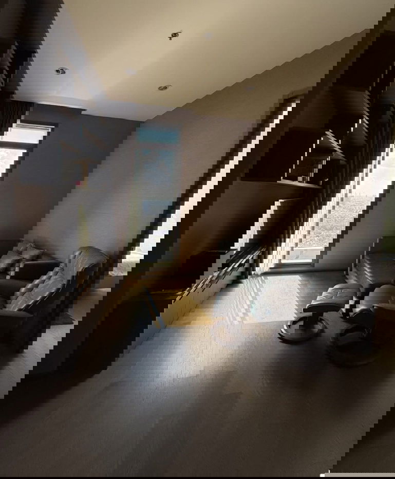 picture The Diplomat                          Sathorn  - 2/12