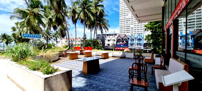 Office for sale Pattaya : Jomtien Plaza Condotel – Beachfront Commercial Units for Sale