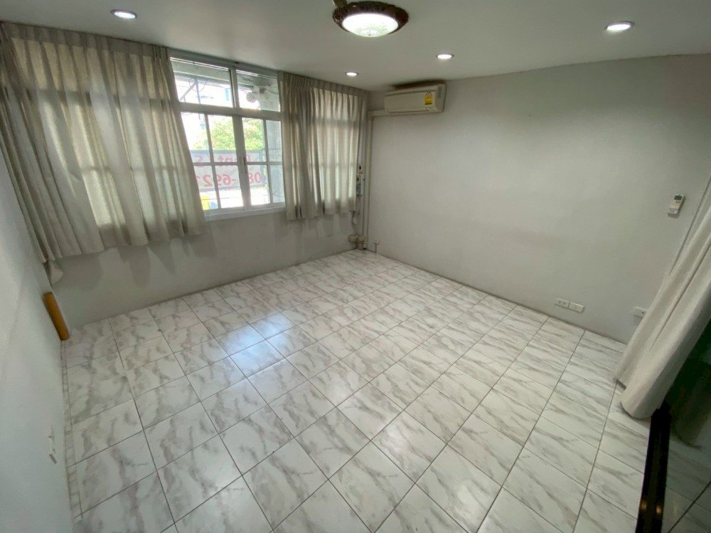 รูป LTH13910 – Commercial for Sale | Sukhumvit 63 (Ekkamai) | 280 sqm | 4 Rooms 3 Baths | Near BTS Ekkamai | 38.55 MB | อาคารพาณิชย์ขาย เอกมัย - รูปที่ 6/16