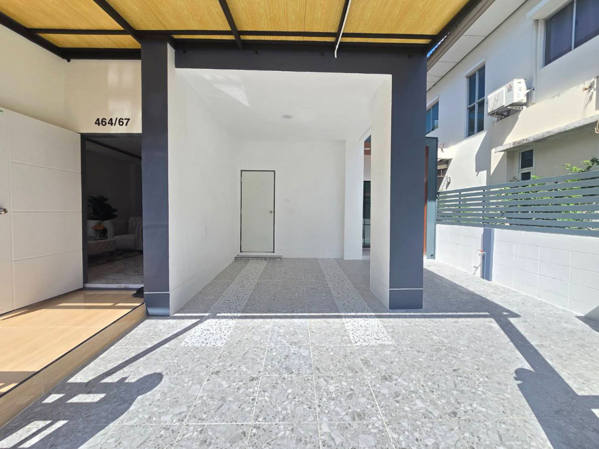 รูป บ้านแฝด รีโนเวทใหม่ สวย พร้อมอยู่ หมู่บ้านพร้อมพัฒน์ กรีนโนวา ซ.14 ถ.ปัญญาเนเชอรัลปาร์ค แขวงสามวาตะวันตก เขตคลองสามวา มีเฟอร์นิเจอร์ พร้อมอยู่ - รูปที่ 23/36