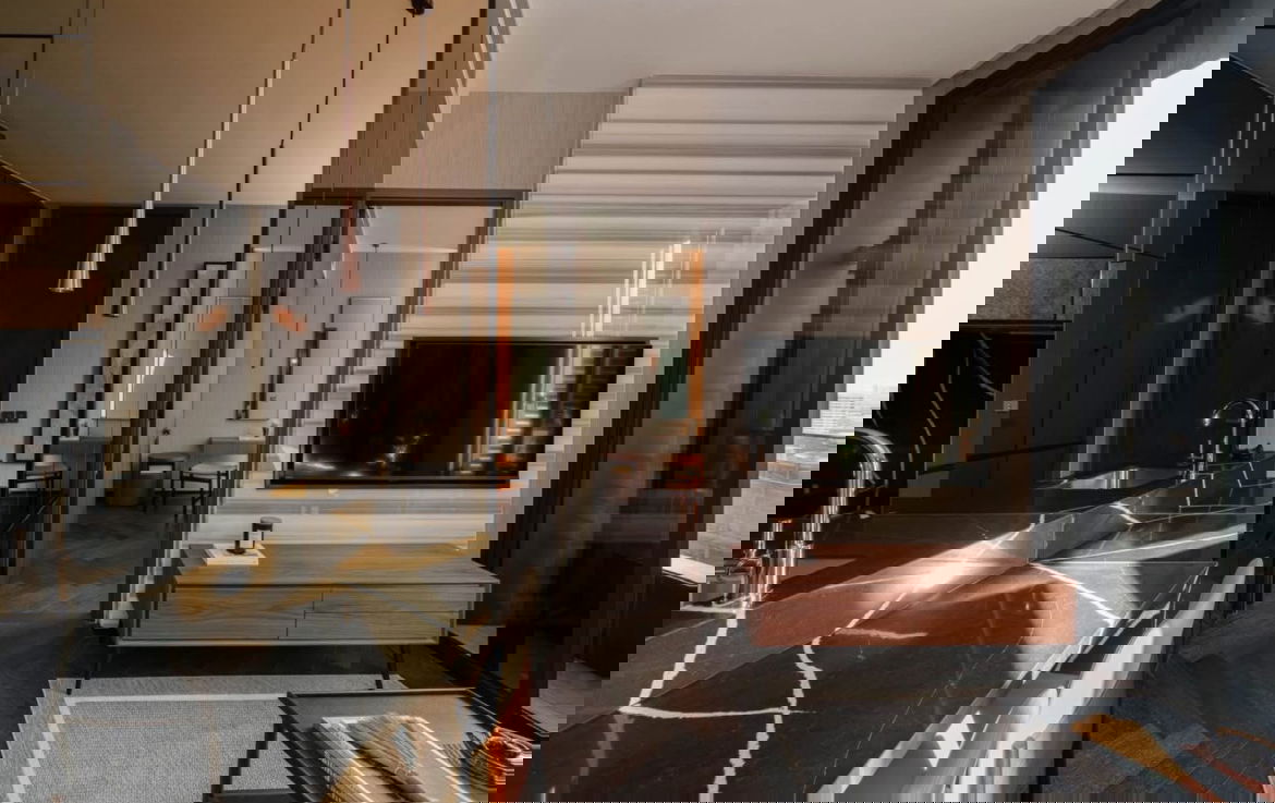 รูป  📌✅ให้เช่า คอนโด The ESSE Sukhumvit 36 -1ห้องนอน 1 ห้องน้ำ  | 0 m to BTS Thonglor — 10 units Designer-finished, fully  - รูปที่ 3/7