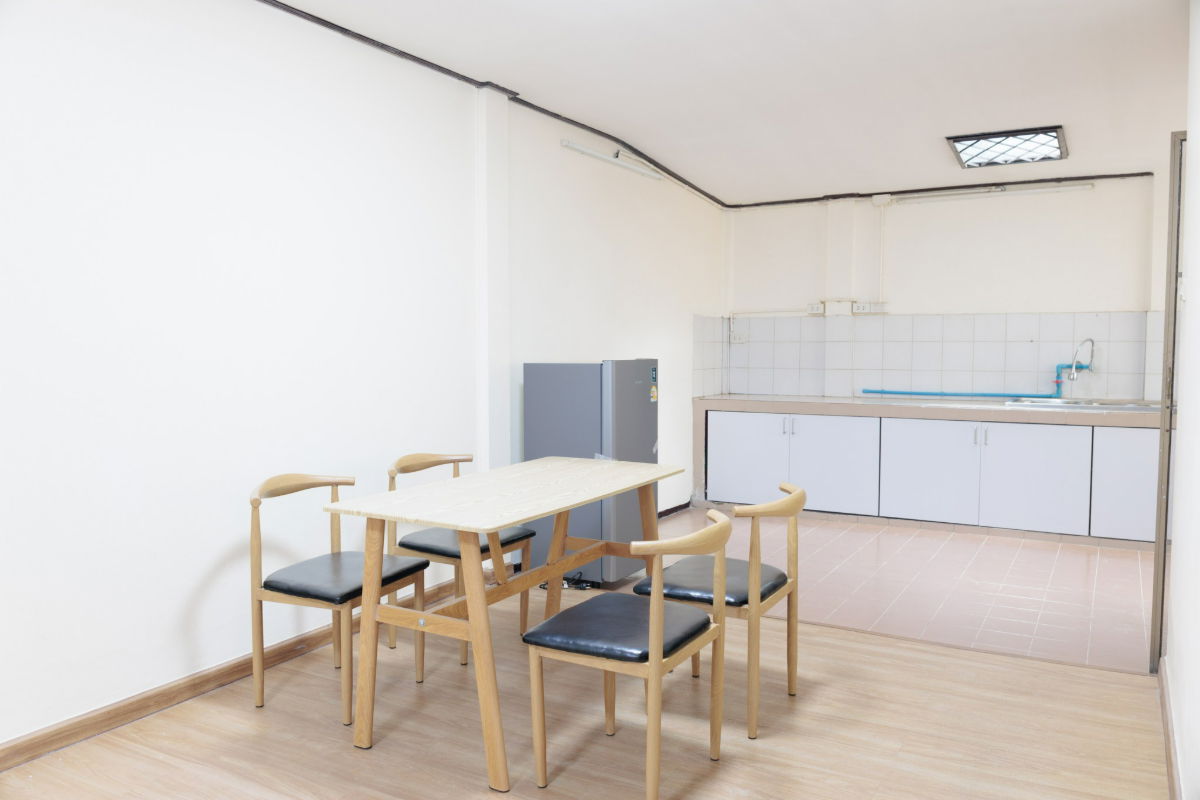 รูป เช่า ให้เช่า ปล่อยเช่า ทาวน์โฮม 2 ชั้น ห้วยขวาง ประชาราษฎร์บำเพ็ญ ซอย 20 แยก 6 ราคาถูก ไม่เกิน 40,000 บาท สนใจ Line: @951qfbfi - รูปที่ 3/20