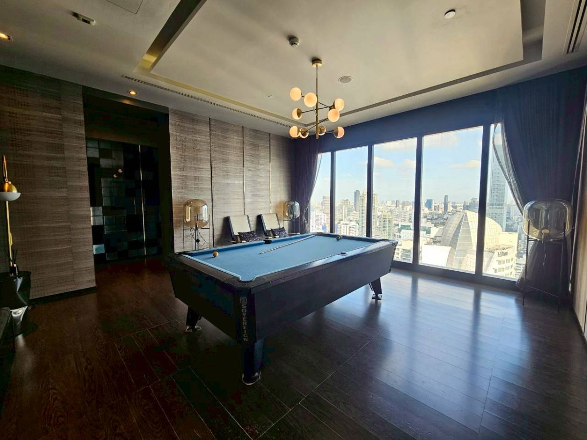 picture Hotel-Style Luxury: City View & Valuables Display Drawer in Asoke - 19/20