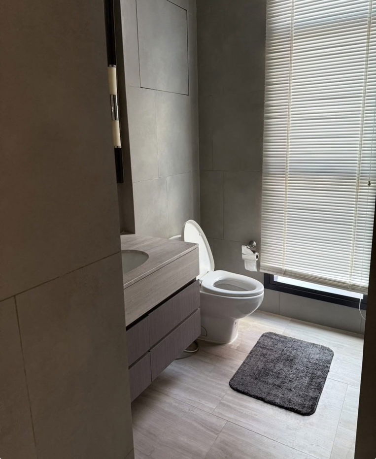 picture The Diplomat                          Sathorn  - 3/12