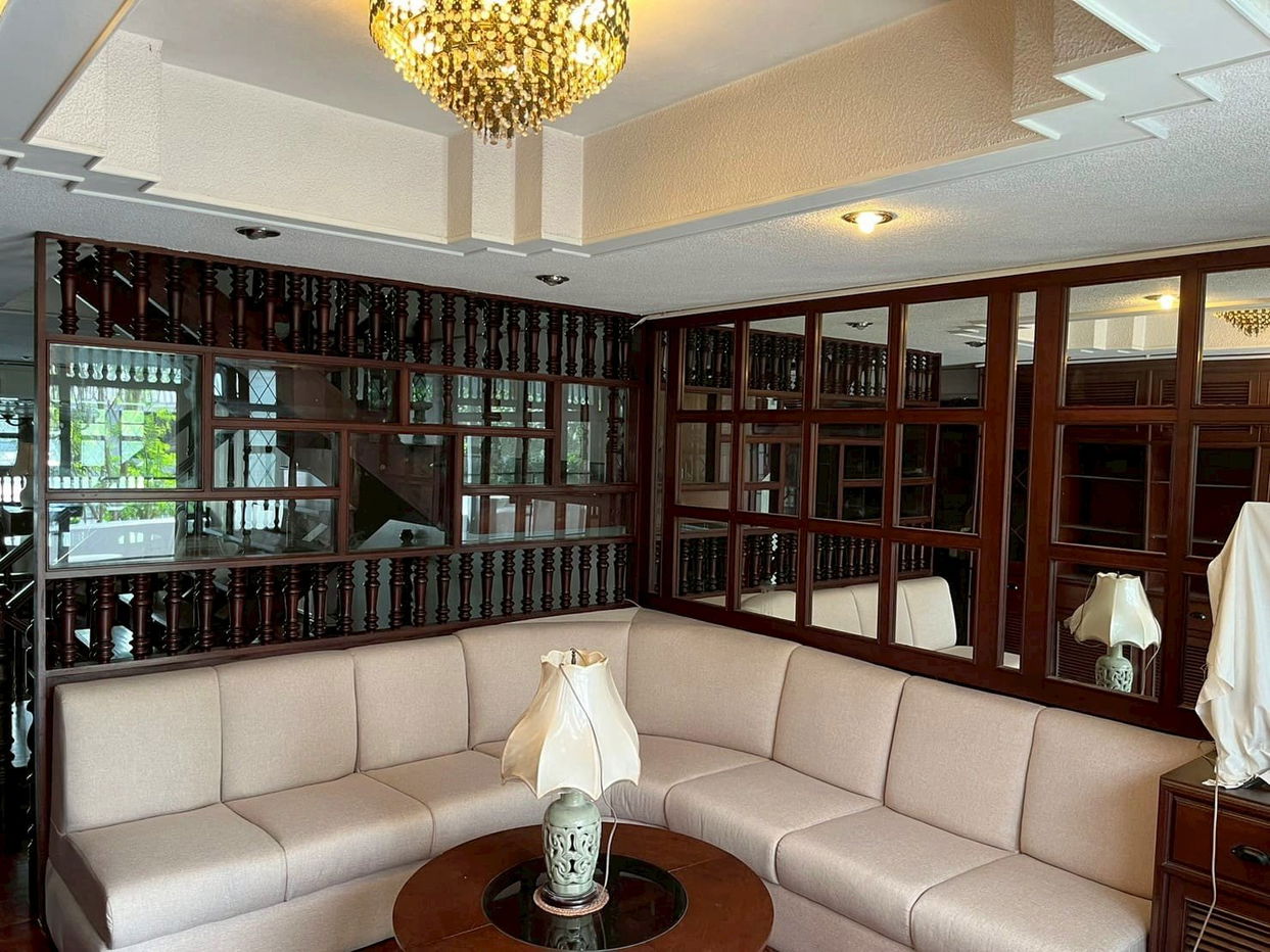 รูป LTH13748 – House for Rent | Sathorn Area | 400 sqm | 5 Beds 5 Baths | Near MRT Sathorn | 89K/Month | บ้านให้เช่า สาทร - รูปที่ 1/10