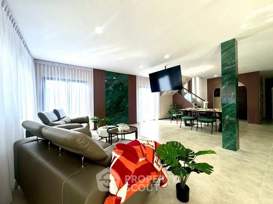 รูป บ้าน 5-ห้องนอน ที่ หมู่บ้าน คันทรี คลับ ใกล้ พัทยาตะวันออก (ID 2500396) - รูปที่ 2/8