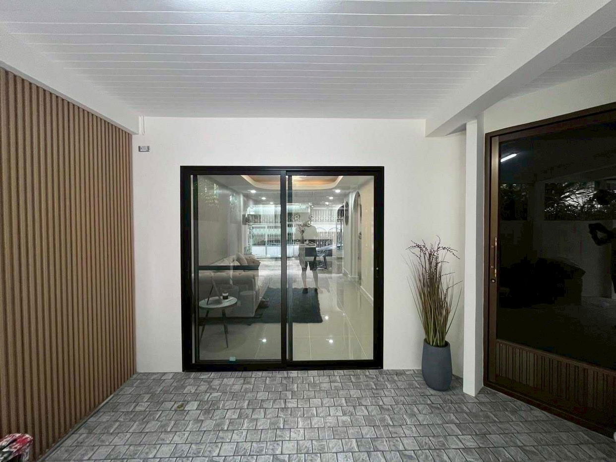 รูป LTHC13849 – Townhouse for Sale | Sathu Pradit 29 | 200 sqm | 3 Beds 2 Baths | Near BTS Surasak | 8.89MB | ทาวน์เฮาส์ขาย สาธุประดิษฐ์ 29 - รูปที่ 6/20