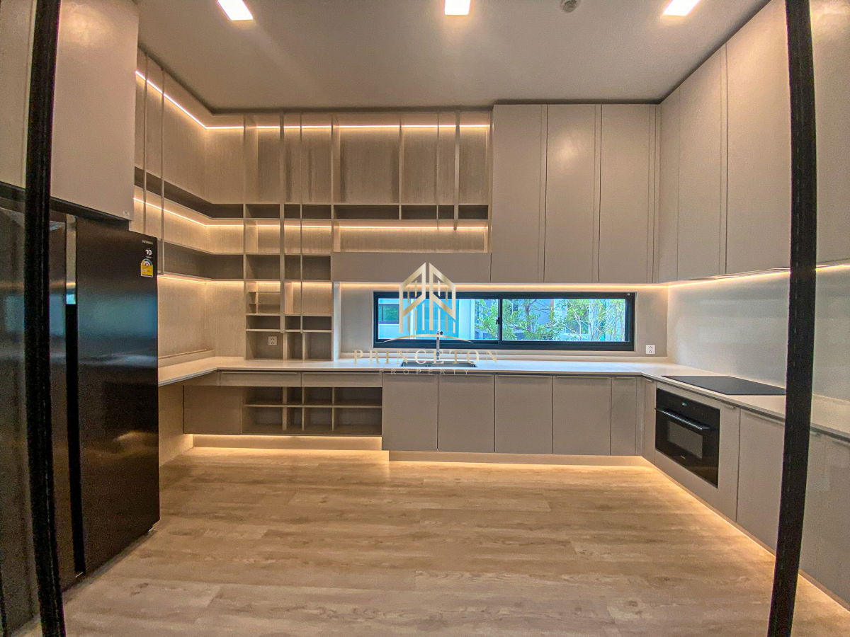 รูป ขายด่วนพร้อมผู้เช่าบ้านหรู วีเว่ กรุงเทพกรีฑา ติดโรงเรียน Wellington 4 ห้องนอน แปลงมุม  - รูปที่ 10/47