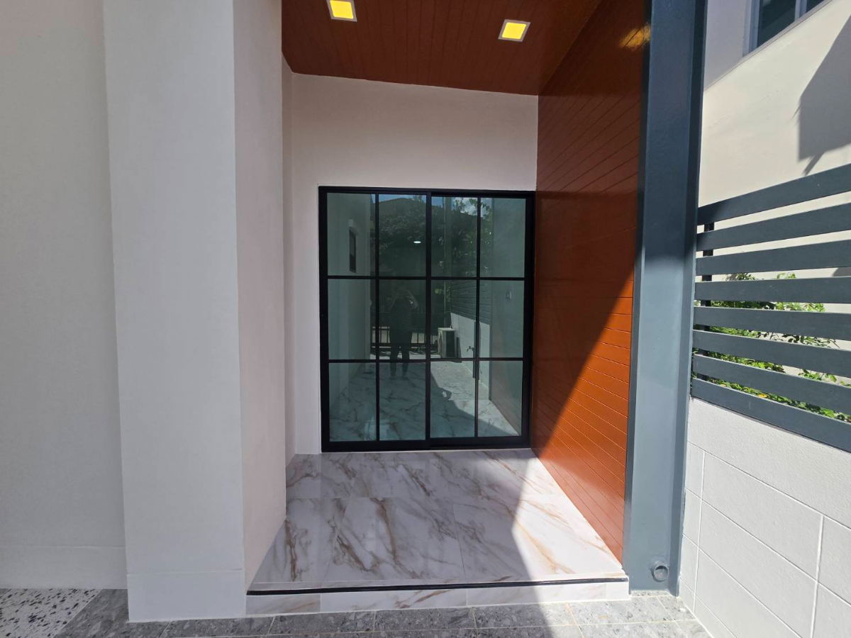 รูป บ้านแฝด รีโนเวทใหม่ สวย พร้อมอยู่ หมู่บ้านพร้อมพัฒน์ กรีนโนวา ซ.14 ถ.ปัญญาเนเชอรัลปาร์ค แขวงสามวาตะวันตก เขตคลองสามวา มีเฟอร์นิเจอร์ พร้อมอยู่ - รูปที่ 25/36