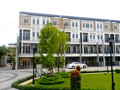 Townhouses for rent BITEC Bang Na : RH122325 For rent: 4-story townhome in The Master @ BTS Udom Suk project, in the heart of Udom Suk. Suitable for office 