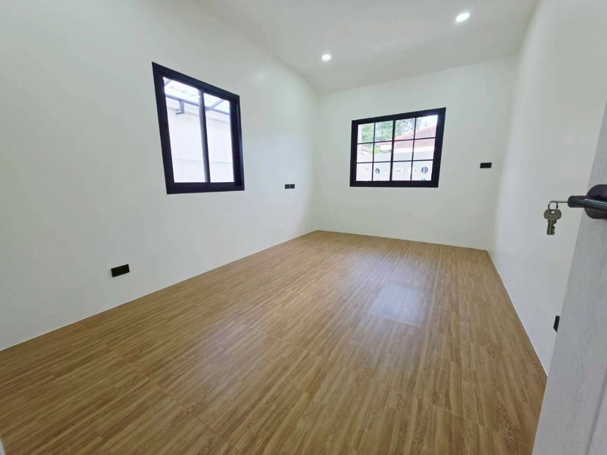 picture Suphamat Paklok Phuket WR-04103 - 5/12