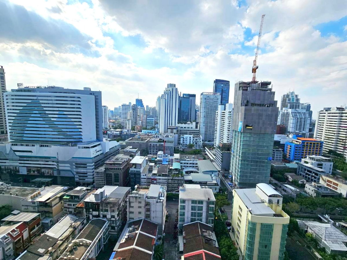 picture Hotel-Style Luxury: City View & Valuables Display Drawer in Asoke - 5/20