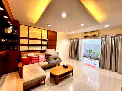 Townhouses for rent Phatthanakan Road : RH122725 For Rent: Noble Cube Pattanakarn, Ready to Move In (Near Thonglor & Ekkamai)