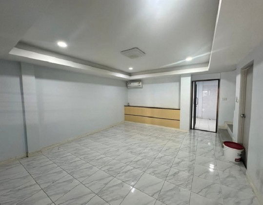 รูป ให้เช่าHome Office 4 ชั้น หมู่บ้านสินธานี รัชดา ลาดพร้าว ซอยลาดพร้าว 80 / ไม่มีเฟอร์นิเจอร์ / อยู่อาศัย หรือ เป็นสำนักงาน จดบริษัทได้ - รูปที่ 4/15