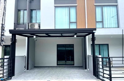 Townhouses for sale Don Mueang : 🏡 2-Storey Townhome | Brand New ✈️ Near Don Mueang International Airport 💰 Selling Price: 3,950,000 THB 🧭 North-facing house (auspicious direction)
