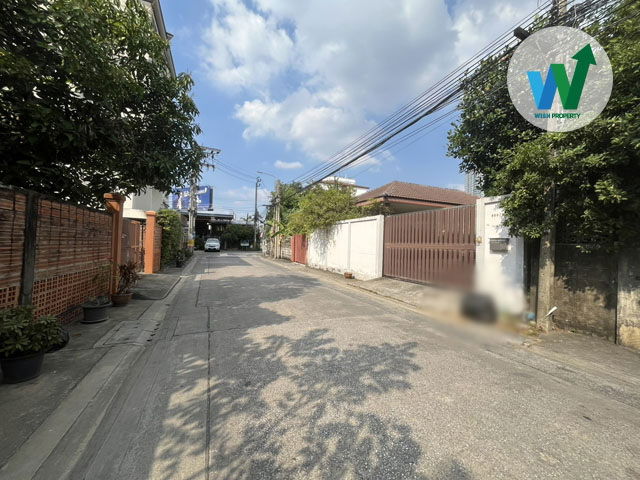 รูป ขายที่ดิน ติดถนนหน้ากว้างถึง 8 เมตร รถยนต์เข้า-ออกสะดวก สามารถขับสวนกันได้สบาย ไม่แออัด - รูปที่ 5/9