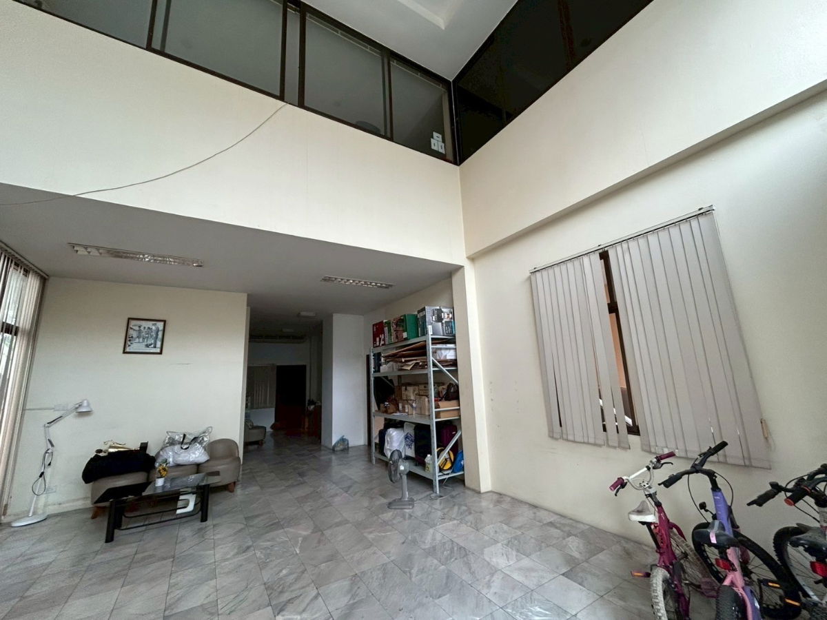 รูป ขายโฮมออฟฟิศ 4 ชั้น ซอยกรุงเทพกรีฑา 15 ทำเลดี ใกล้ทางด่วนและรร.นานาชาติ - รูปที่ 2/16