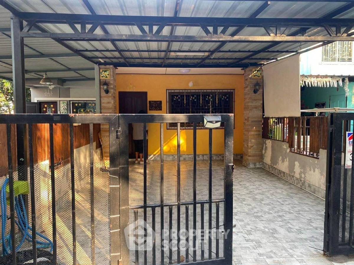 picture 3-BR Townhouse close to East Pattaya (ID 2498017) - 1/9