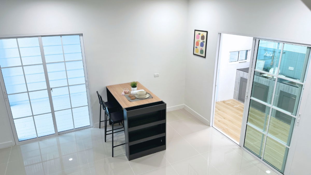 รูป ทาวน์โฮมรีโนเวทใหม่ แปลงมุม พร้อมสวน 29 ตร.ว.  เดอะ คัลเลอร์ส วงแหวนฯ-ลำลูกกา คลอง4 หลังใหญ่  4 นอน พร้อมสวน ราคา 2 ล้านต้น + โปรฯ ฟรี!! หลายรายการ - รูปที่ 8/19