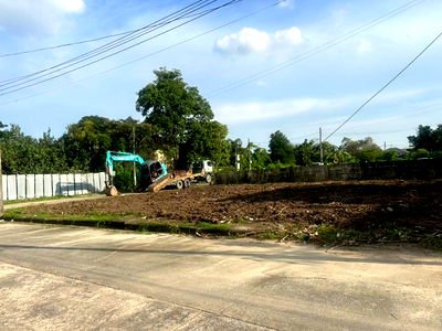 Land for sale Rom Klao Road : Land for sale or purchase in Khlong Sam Prawet, Happy Place Park Village, at a cheap price. Interested? Line: @951qfbfi