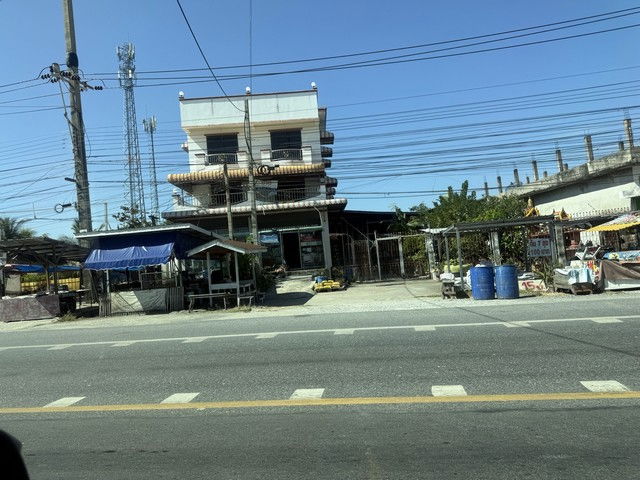 รูป ขายที่ดินพร้อมสิ่งปลูกสร้างตึก 4 ชั้น เนื้อที่ 1-2-53 ไร่ ติดถนนบางบ่อ-คลองด่าน - รูปที่ 7/7