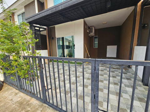For rent: 2-story townhome in The Connect Ramintra-Minburi 2. Beautiful house, fully furnished.
