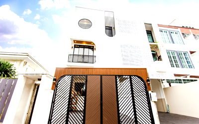 Townhouses for sale Lat Phao 71 : ST0027 | 3-story Townhome for Sale “SNOW WHITE” ❌ From 7.59 Million THB, now only 7.29 Million THB ✅ Free transfer fee 🚆 MRT Chokchai 4