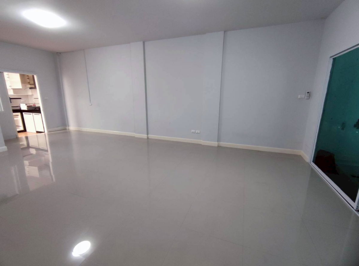 รูป ให้เช่าทาวน์โฮม 3 ชั้น โครงการ The Rich Biz สุขุมวิท 105 พร้อมอยู่ (N.1959) - รูปที่ 3/16