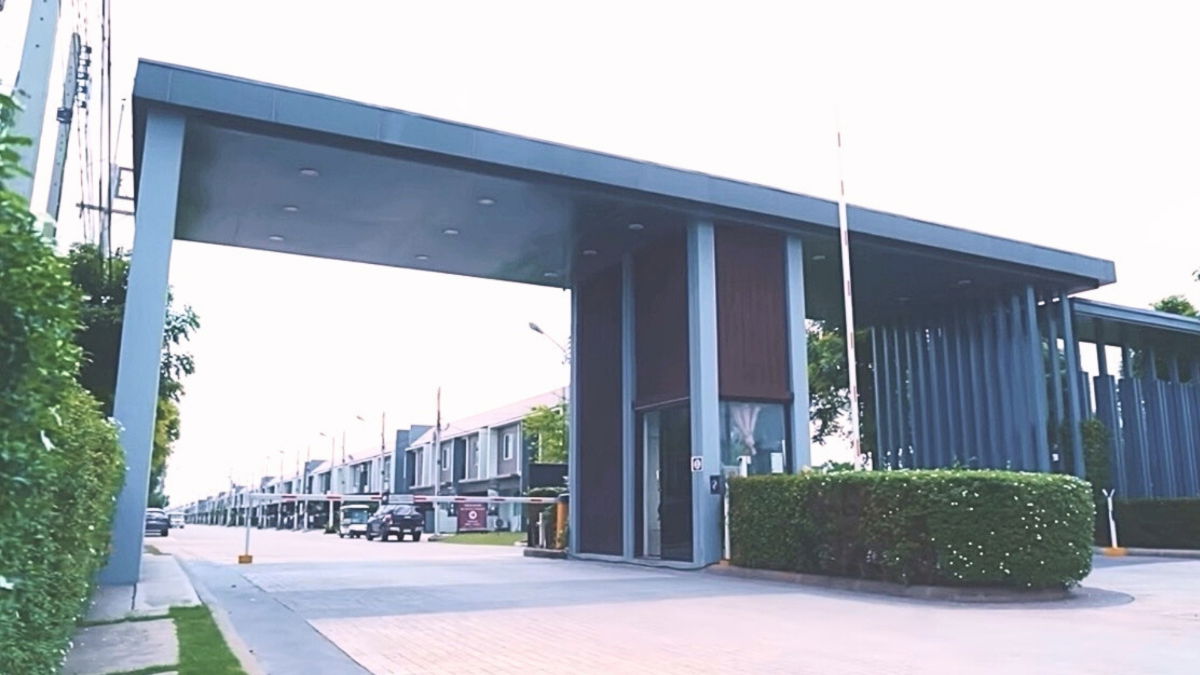 รูป ทาวน์โฮมรีโนเวทใหม่ แปลงมุม พร้อมสวน 29 ตร.ว.  เดอะ คัลเลอร์ส วงแหวนฯ-ลำลูกกา คลอง4 หลังใหญ่  4 นอน พร้อมสวน ราคา 2 ล้านต้น + โปรฯ ฟรี!! หลายรายการ - รูปที่ 15/19