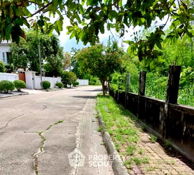 Land for sale Lat Krabung Industrial Estate : 696 m² Land for Sale in Khlong Sam Prawet (ID 2501542)