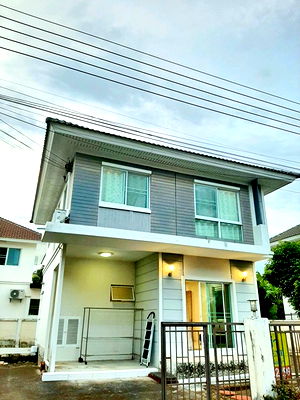 บ้านเดี่ยวให้เช่า : บ้านเดี่ยวสุดหรู 2 ชั้น จัดเต็มเฟอร์ฯ รร.ร่วมฤดีวิเทศศึกษา 1กม. สุวรรณภูมิ เฟส2 ถ.ร่มเกล้า2-8 ลด37% เหลือ 21,999B-M MRTเคหะรามคำแหง 1.7 กม.