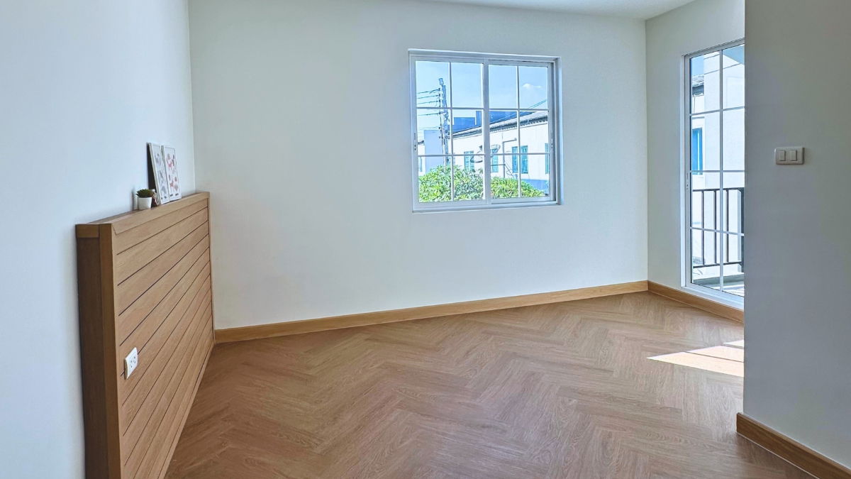 รูป ทาวน์โฮมรีโนเวทใหม่ แปลงมุม พร้อมสวน 29 ตร.ว.  เดอะ คัลเลอร์ส วงแหวนฯ-ลำลูกกา คลอง4 หลังใหญ่  4 นอน พร้อมสวน ราคา 2 ล้านต้น + โปรฯ ฟรี!! หลายรายการ - รูปที่ 12/19