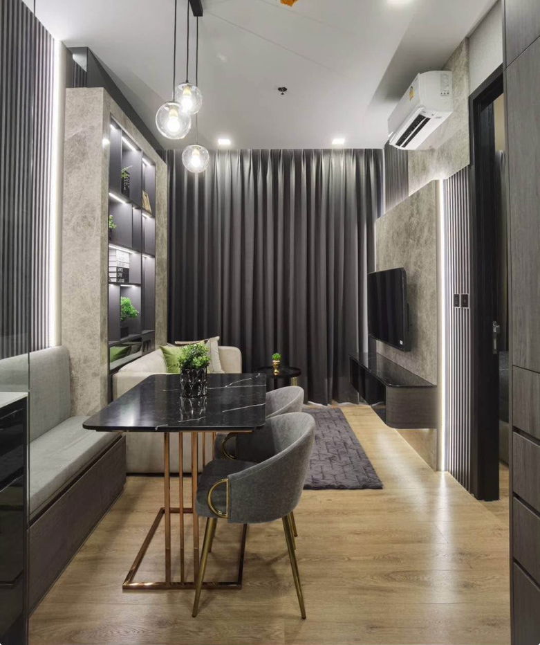 picture  Noble Around                       Ari  - 1/10