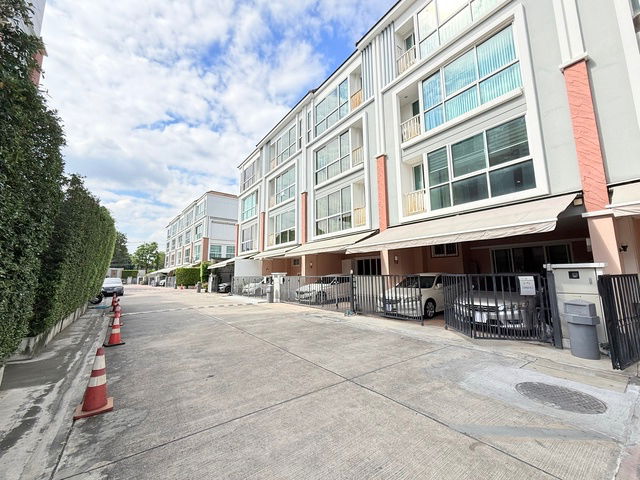 รูป ขายทาวน์โฮม โคเต้ เมซอง พระราม 3 Cote Maison 22.8 ตรว. พร้อมอยู่ หน้ากว้าง 6.5 เมตร โซนคลับเฮ้าส์   - รูปที่ 2/24