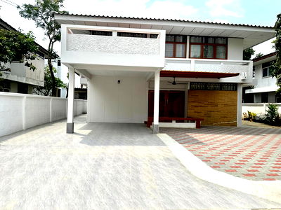 Houses for rent Bangna Commercial College : For rent, single house, Sukhumvit 101/1, Wachirathamsathit, affordable price. Interested? Line: @951qfbfi