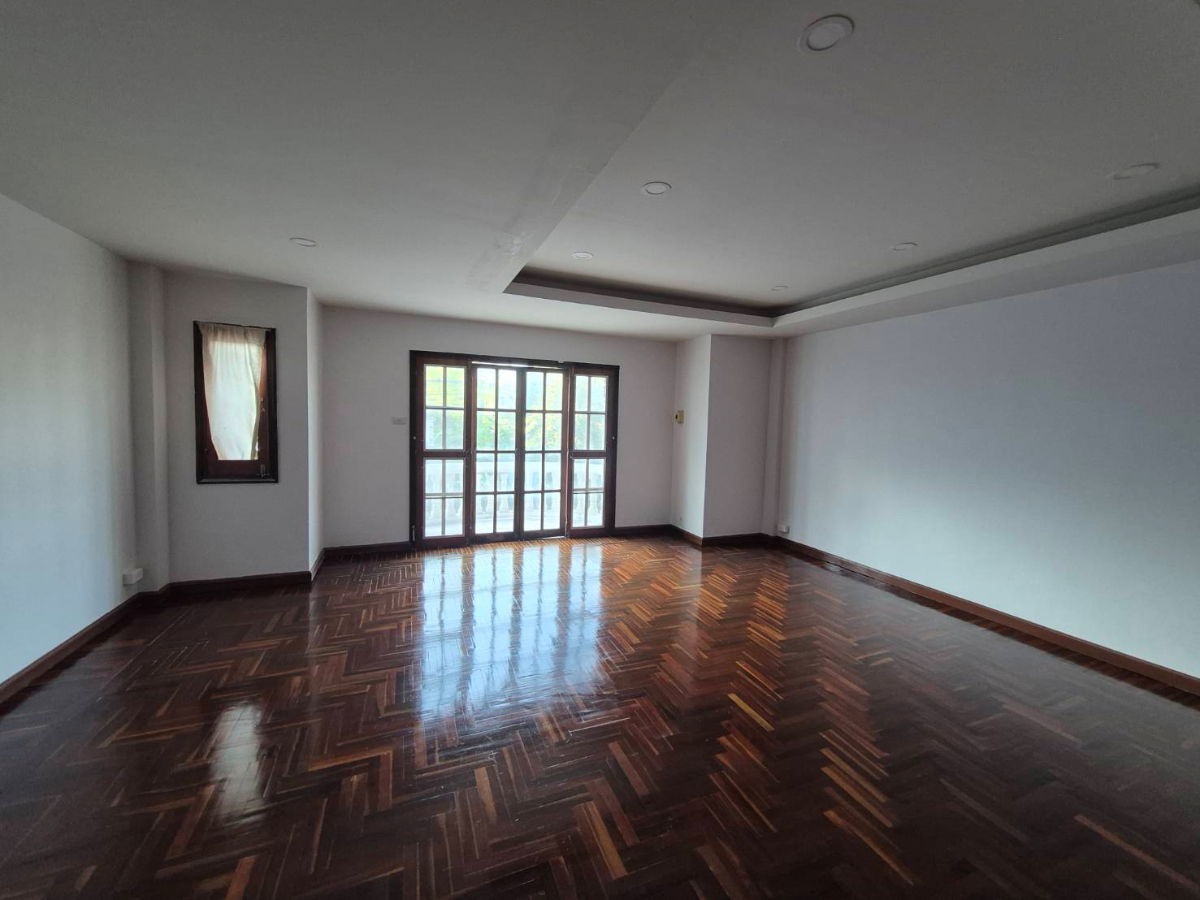 รูป ทาวน์เฮาส์พร้อมซื้อ ที่ : ราชาวิลล่า ซอยลาดพร้าว 67/2 - รูปที่ 7/9