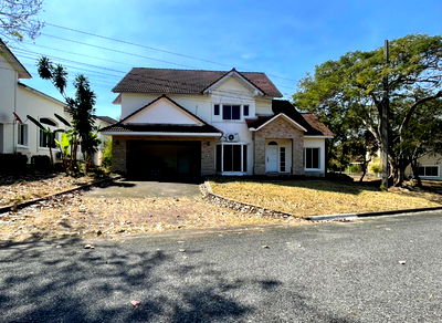 บ้านเดี่ยว ชลบุรี : บ้านเดี่ยว เนื้อที่ทั้งหมด 687.6 ตารางเมตร 281/140 โครงการ Eastwood Village ตำบลบึง อำเภอศรีราชา ชลบุรี ราคา 9,100,000 บาท