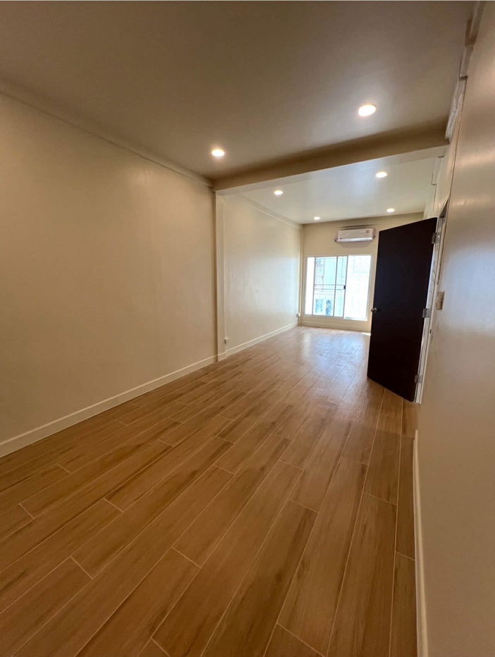 รูป 🏢 ให้เช่า Home Office 4 ชั้น | พระราม 9 ทำเลทอง 6 ห้องนอน 5 ห้องน้ำ ใกล้ Central & MRT ✨ Ready to Move in - รูปที่ 7/20