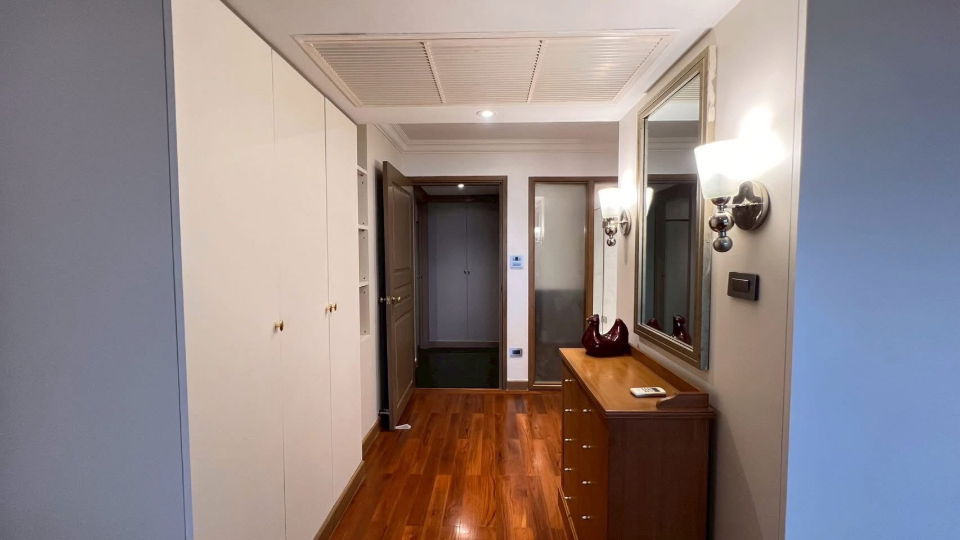 picture Sathorn Park                   Place - 8/18