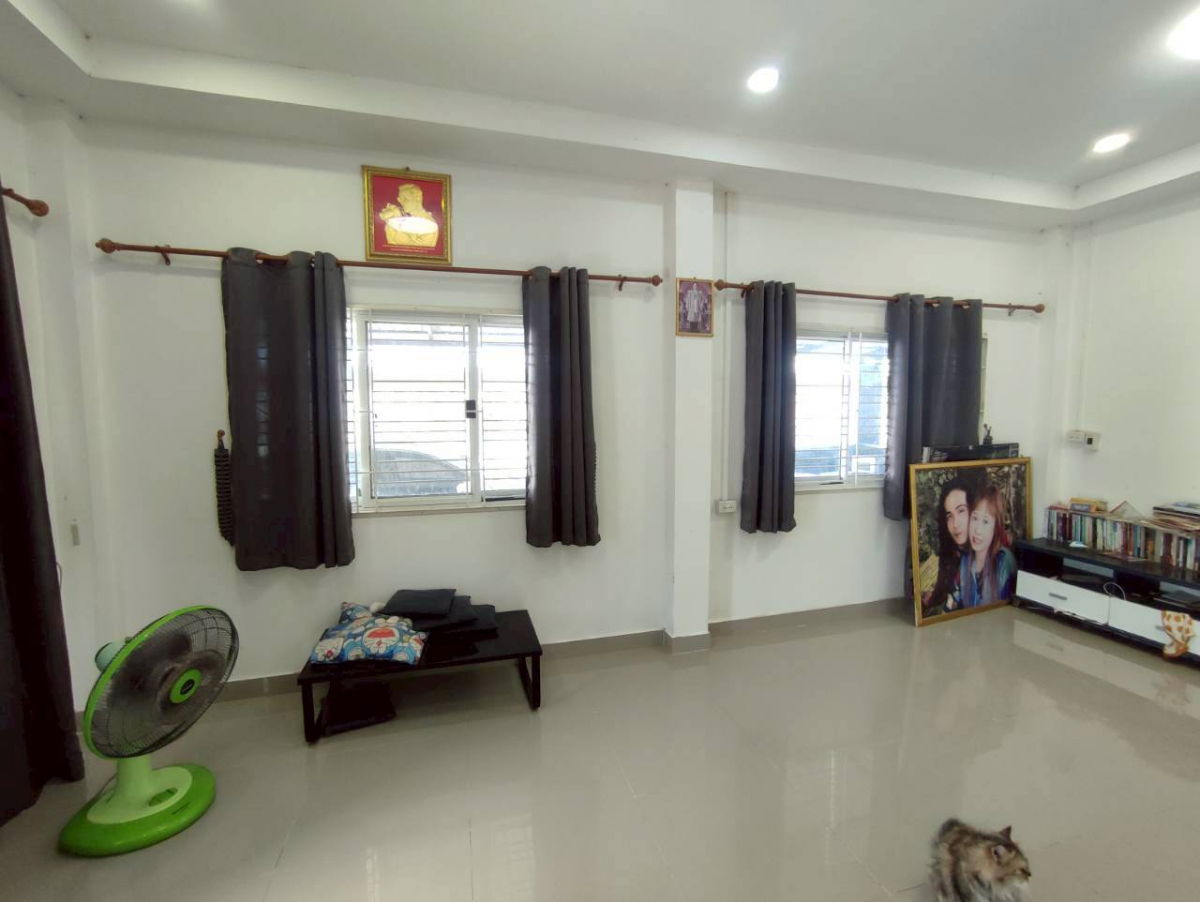 picture 🏡 Single-Storey House with Large Land Near M81 Motorway  📌 Listing no. 94777 - 4/15