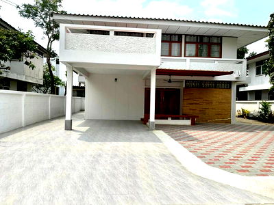 Houses for rent Central Plaza Bang Na : House for rent, Sukhumvit 101/1, near BTS Punnawithi, fully furnished, small pets allowed, near True Digital Park and Seacon Srinakarin.